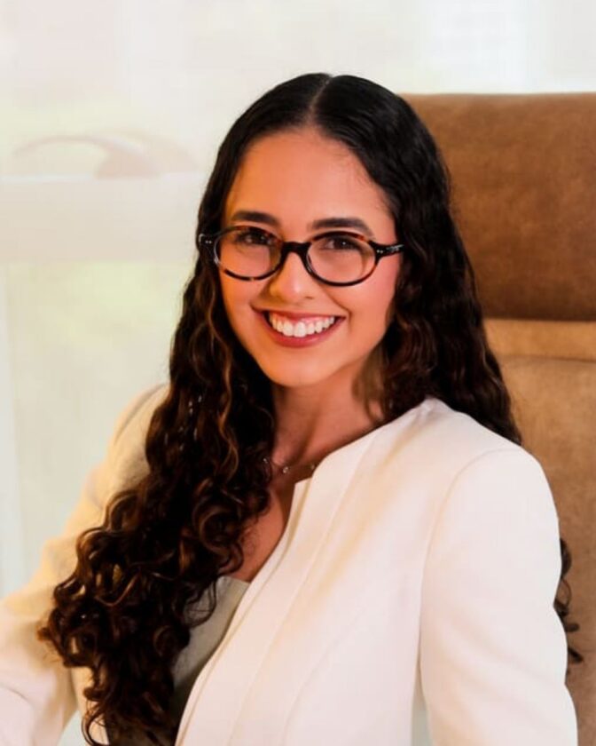 Dra. Julia Meireles